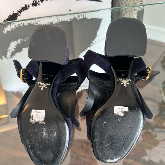 Prada navy suede block heel sandal with Kiltie detail - Picture 4 of 4
